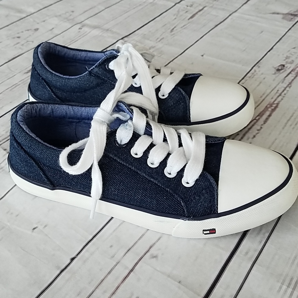 Tommy Hilfiger denim kids sneakers sz 2